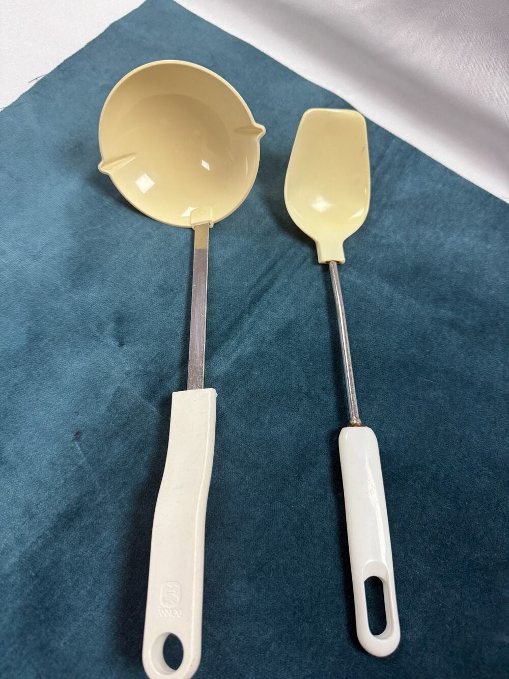 Vintage Bonny Ladle With Unbranded Scoop Ivory Plastic Handle Kitchen Utensils